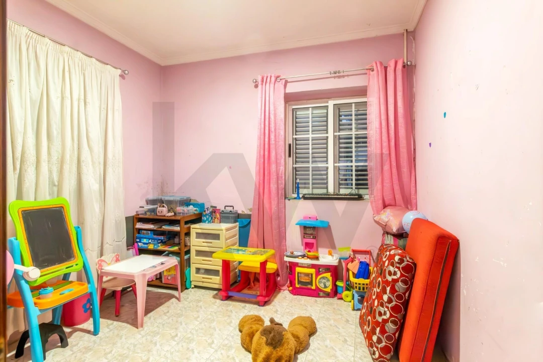 Moradia T4 para Venda em Canelas Foto 35