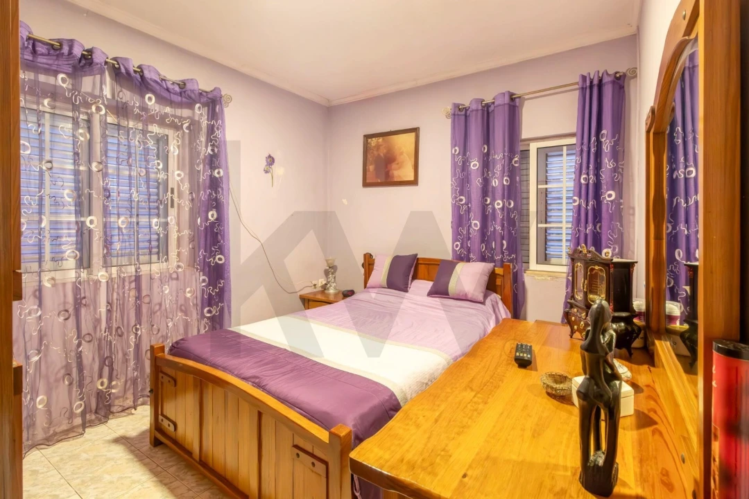 Moradia T4 para Venda em Canelas Foto 26