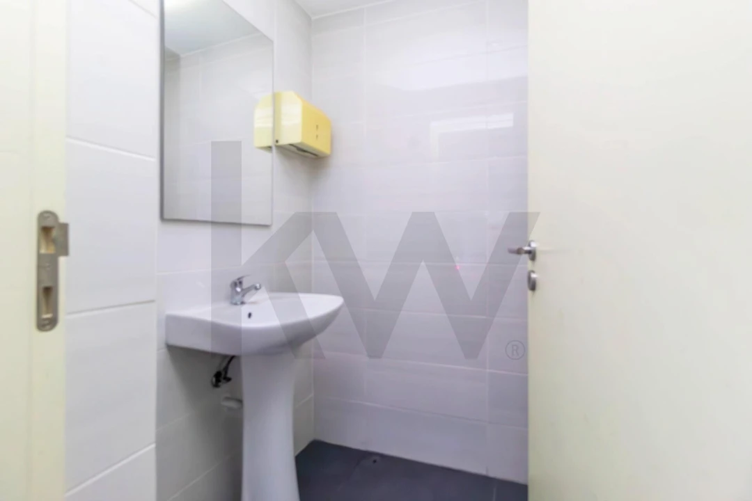 Moradia T4 para Venda em Canelas Foto 19