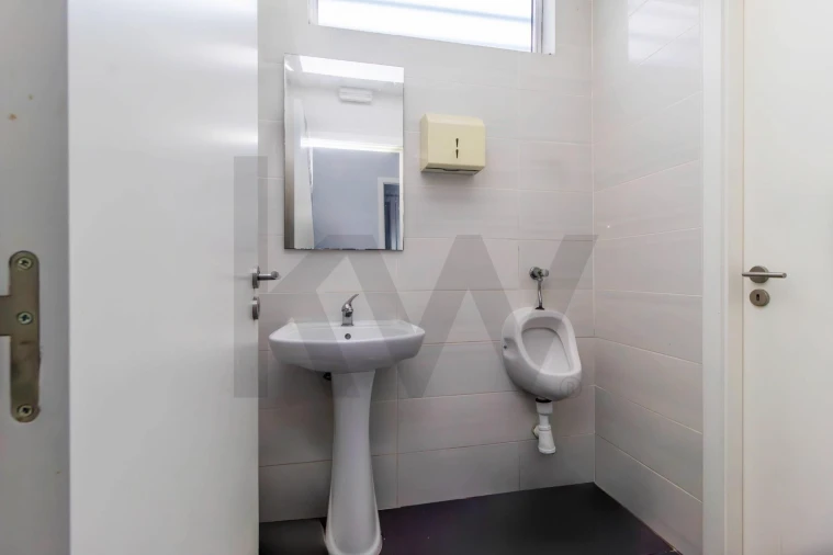 Moradia T4 para Venda em Canelas Foto 18