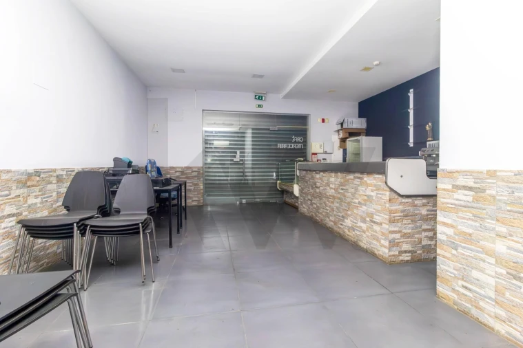 Moradia T4 para Venda em Canelas Foto 20