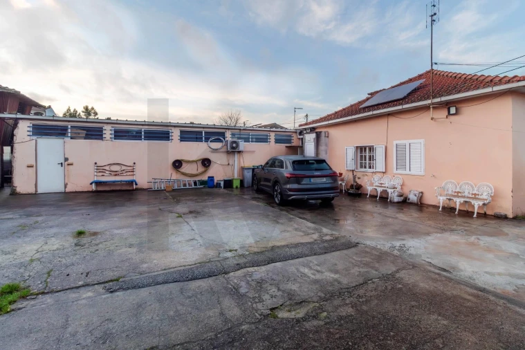 Moradia T4 para Venda em Canelas Foto 5