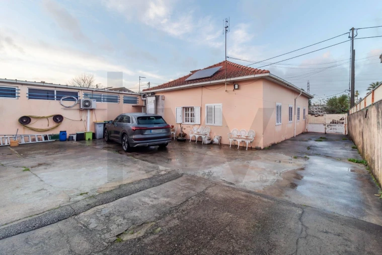 Moradia T4 para Venda em Canelas Foto 4