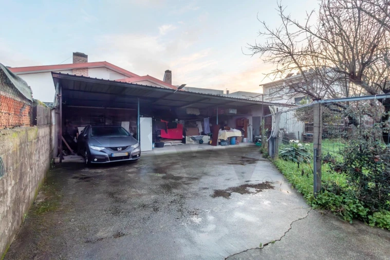 Moradia T4 para Venda em Canelas Foto 10