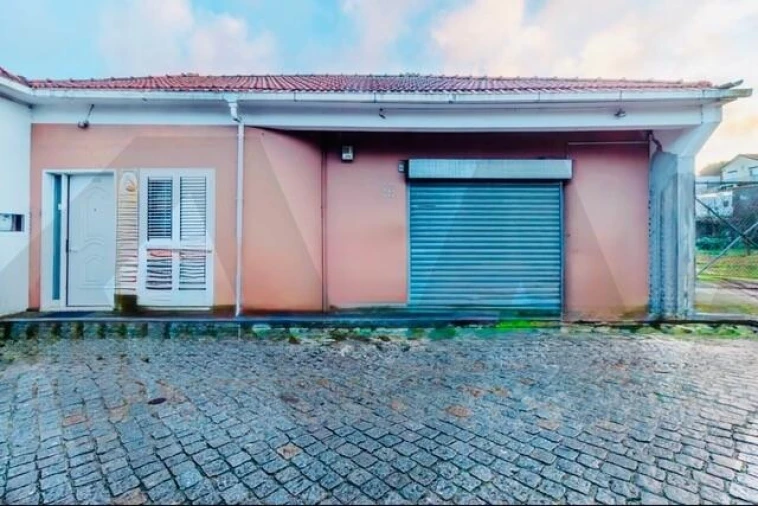 Moradia T4 para Venda em Canelas Foto 18