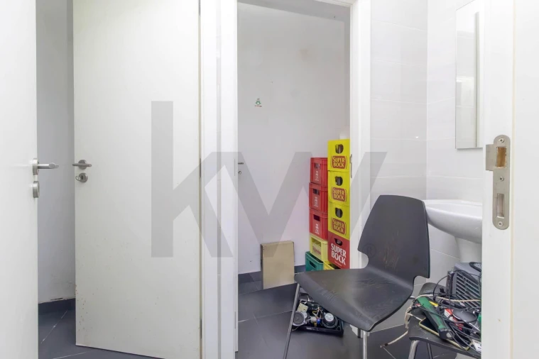 Moradia T4 para Venda em Canelas Foto 16