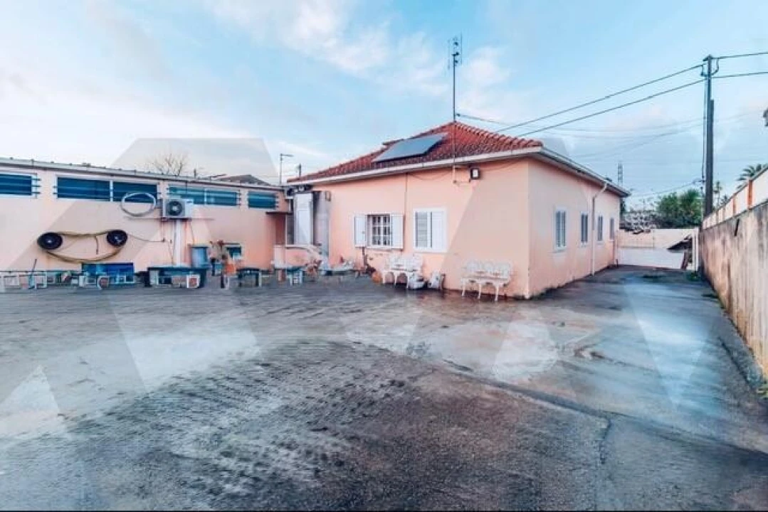 Moradia T4 para Venda em Canelas Foto 19