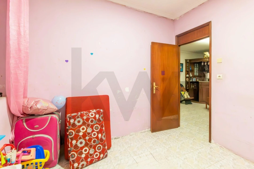 Moradia T4 para Venda em Canelas Foto 36