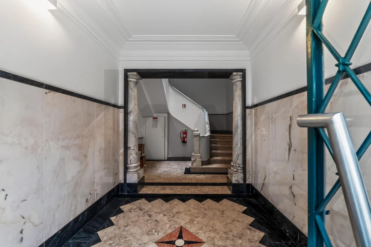 Apartamento T2 para Venda em Santo António Foto 22