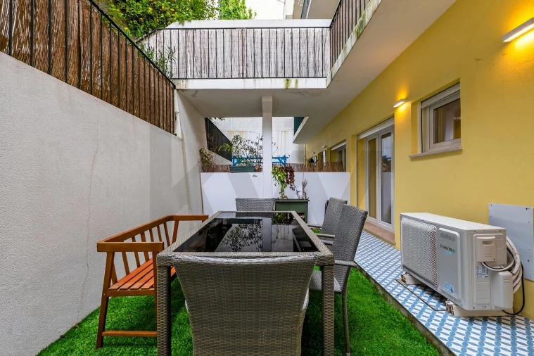 Apartamento T2 para Venda em Santo António Foto 17