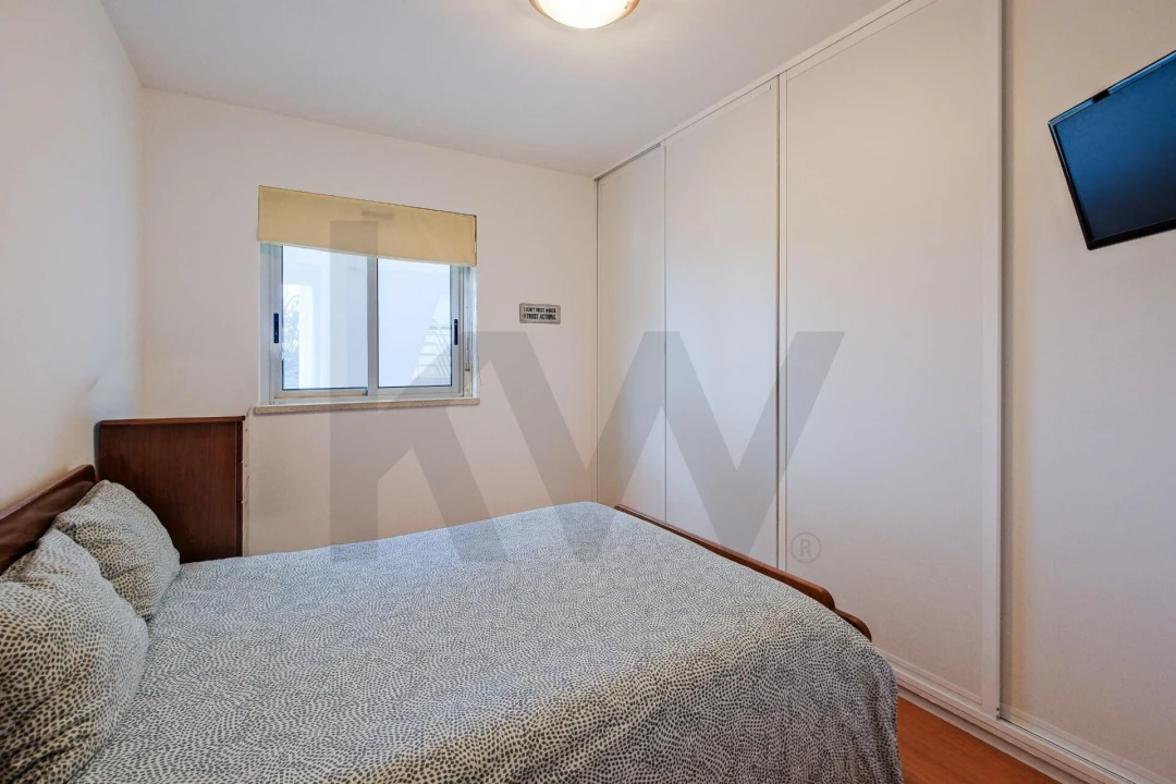 Apartamento T1 para Venda em Porto Salvo Foto 6