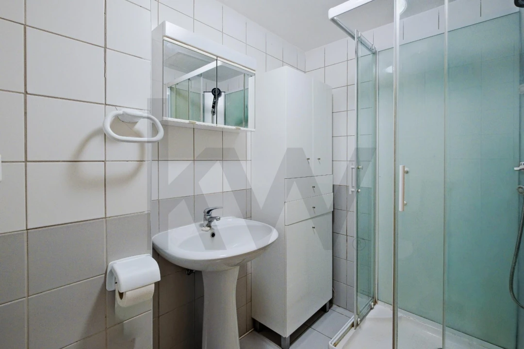 Apartamento T1 para Venda em Porto Salvo Foto 12