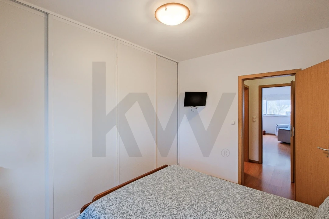 Apartamento T1 para Venda em Porto Salvo Foto 8