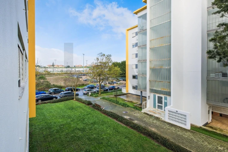 Apartamento T1 para Venda em Porto Salvo Foto 24