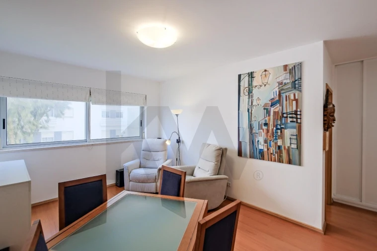 Apartamento T1 para Venda em Porto Salvo Foto 3