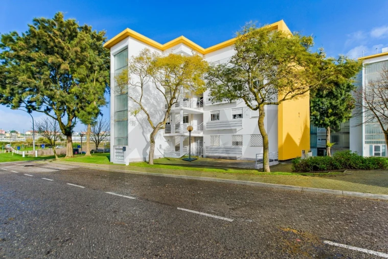 Apartamento T1 para Venda em Porto Salvo Foto 19