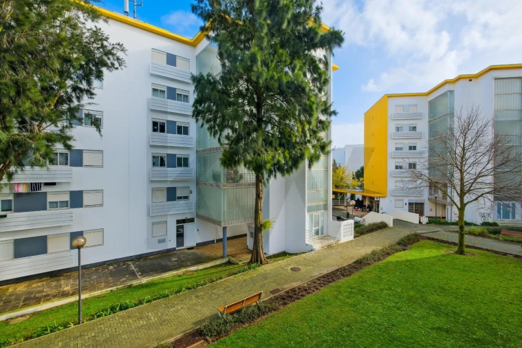 Apartamento T1 para Venda em Porto Salvo Foto 23
