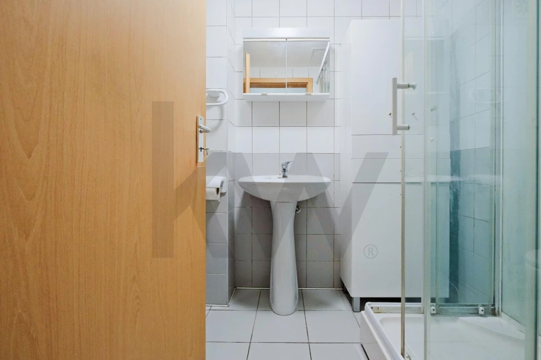 Apartamento T1 para Venda em Porto Salvo Foto 13