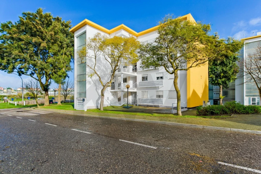 Apartamento T1 para Venda em Porto Salvo Foto 19