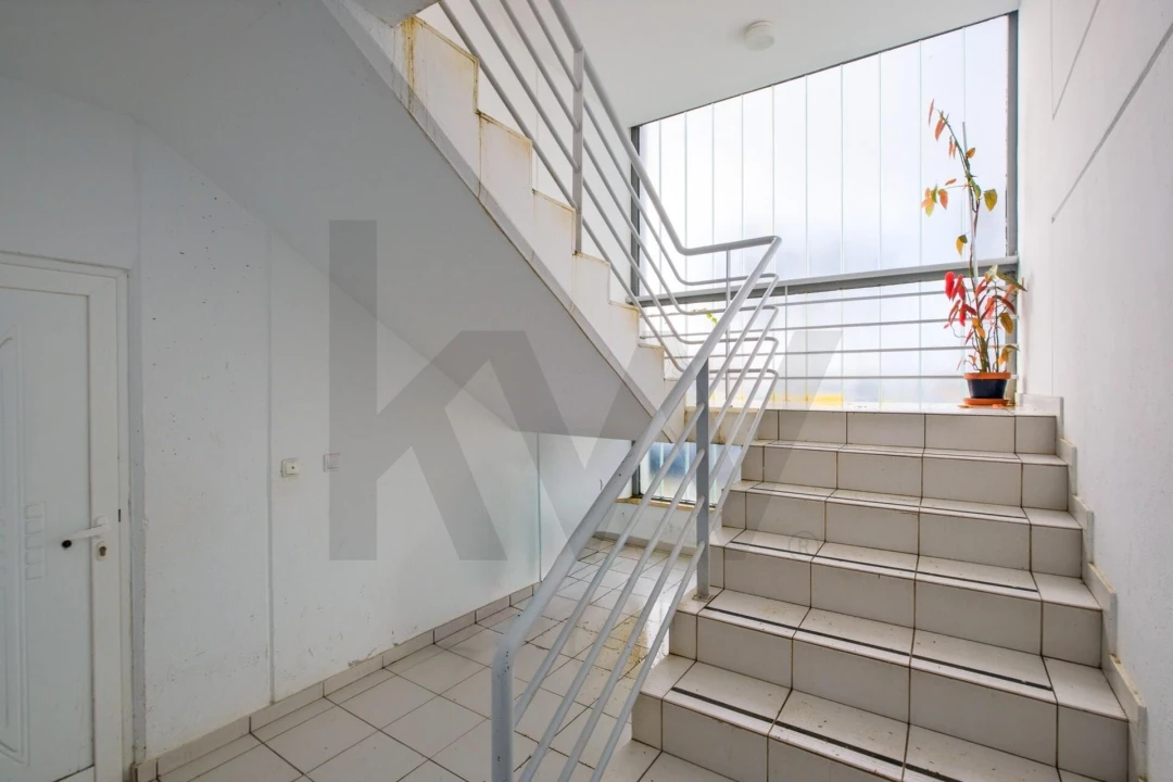 Apartamento T1 para Venda em Porto Salvo Foto 21