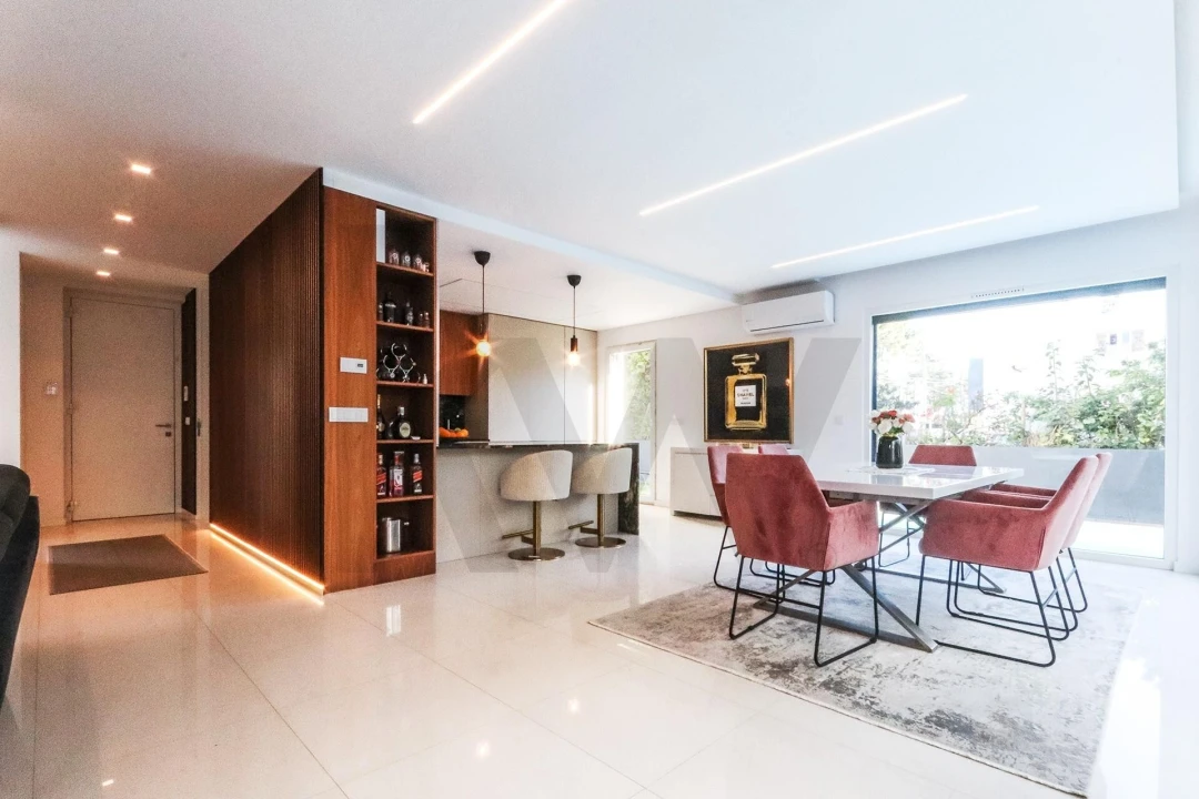 Moradia T4 para Arrendamento em Charneca de Caparica e Sobreda Foto 16