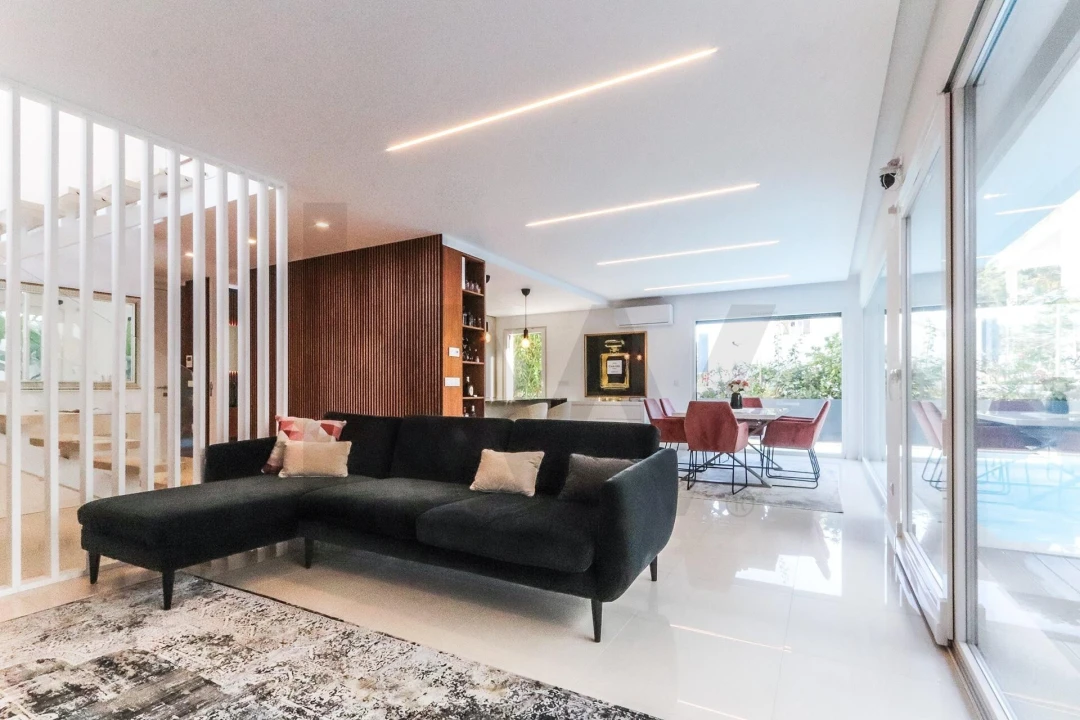 Moradia T4 para Arrendamento em Charneca de Caparica e Sobreda Foto 15