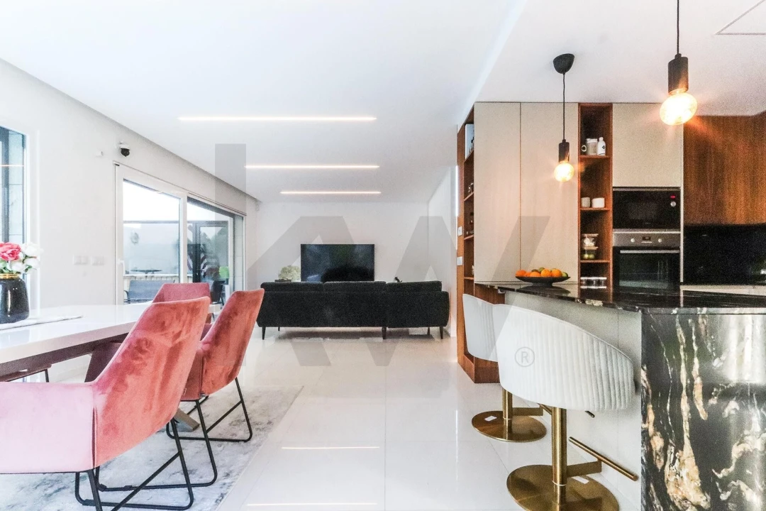 Moradia T4 para Arrendamento em Charneca de Caparica e Sobreda Foto 18