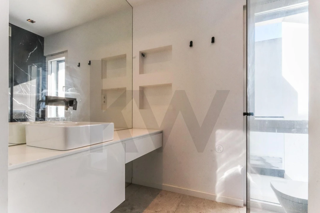 Moradia T4 para Arrendamento em Charneca de Caparica e Sobreda Foto 39