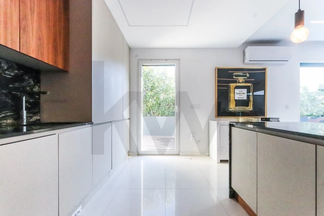 Moradia T4 para Arrendamento em Charneca de Caparica e Sobreda Foto 23