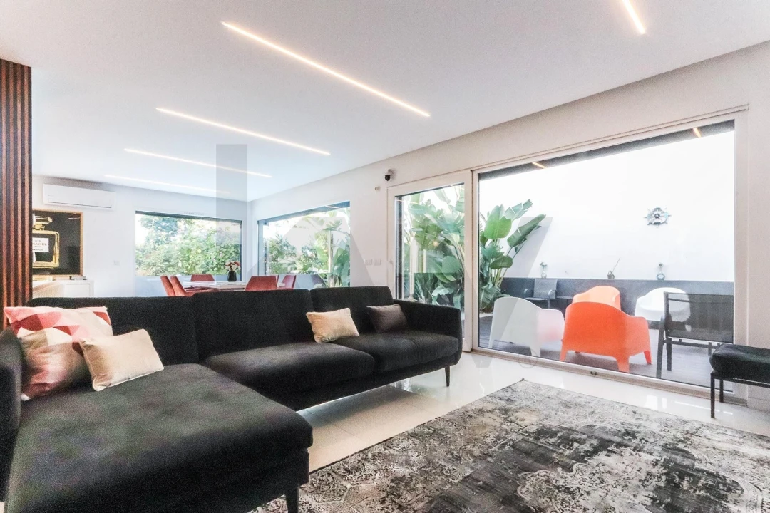 Moradia T4 para Arrendamento em Charneca de Caparica e Sobreda Foto 14