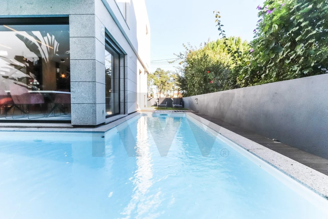 Moradia T4 para Arrendamento em Charneca de Caparica e Sobreda Foto 25