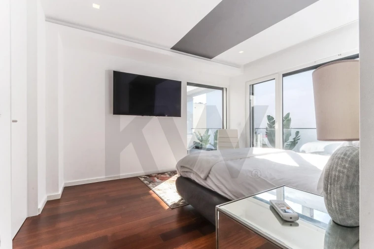 Moradia T4 para Arrendamento em Charneca de Caparica e Sobreda Foto 37