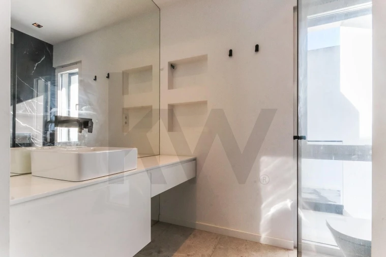 Moradia T4 para Arrendamento em Charneca de Caparica e Sobreda Foto 39