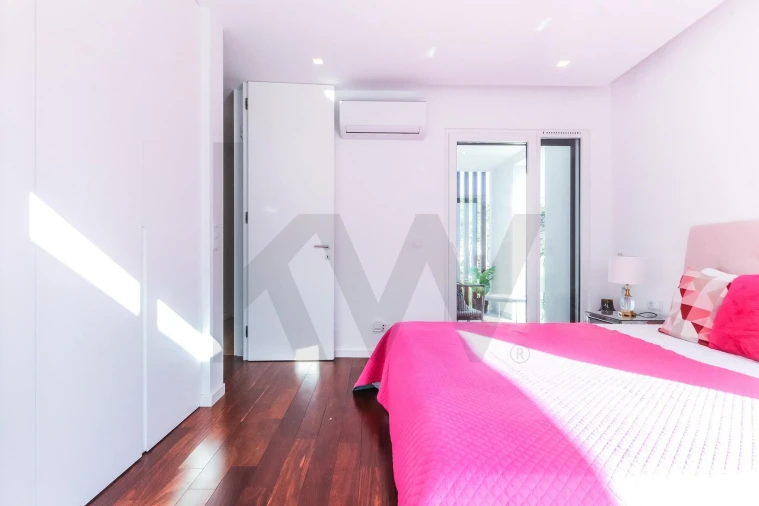 Moradia T4 para Arrendamento em Charneca de Caparica e Sobreda Foto 55