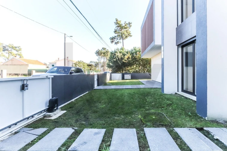 Moradia T4 para Arrendamento em Charneca de Caparica e Sobreda Foto 4