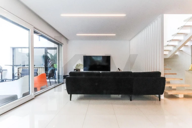 Moradia T4 para Arrendamento em Charneca de Caparica e Sobreda Foto 11