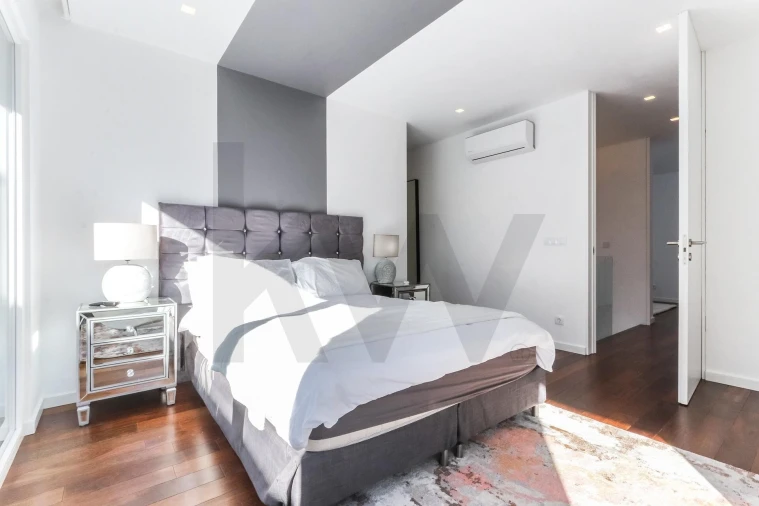 Moradia T4 para Arrendamento em Charneca de Caparica e Sobreda Foto 35