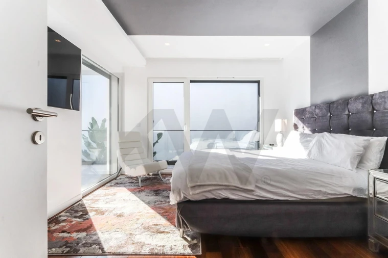 Moradia T4 para Arrendamento em Charneca de Caparica e Sobreda Foto 34