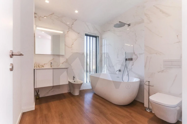 Moradia T4 para Arrendamento em Charneca de Caparica e Sobreda Foto 44