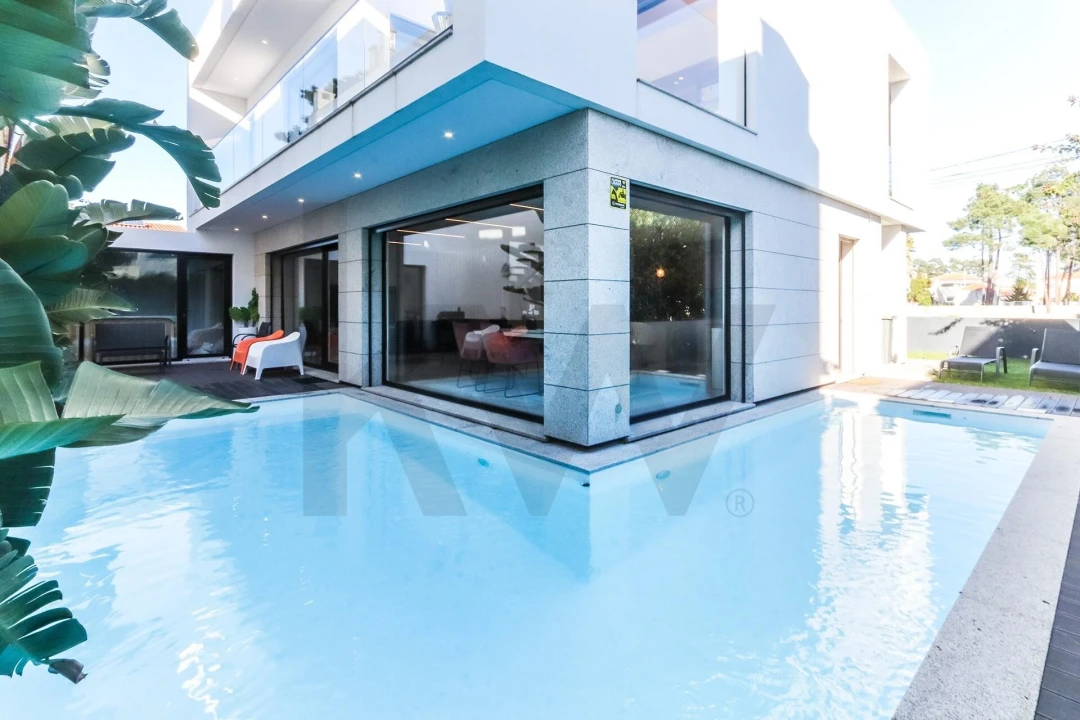 Moradia T4 para Arrendamento em Charneca de Caparica e Sobreda Foto 26