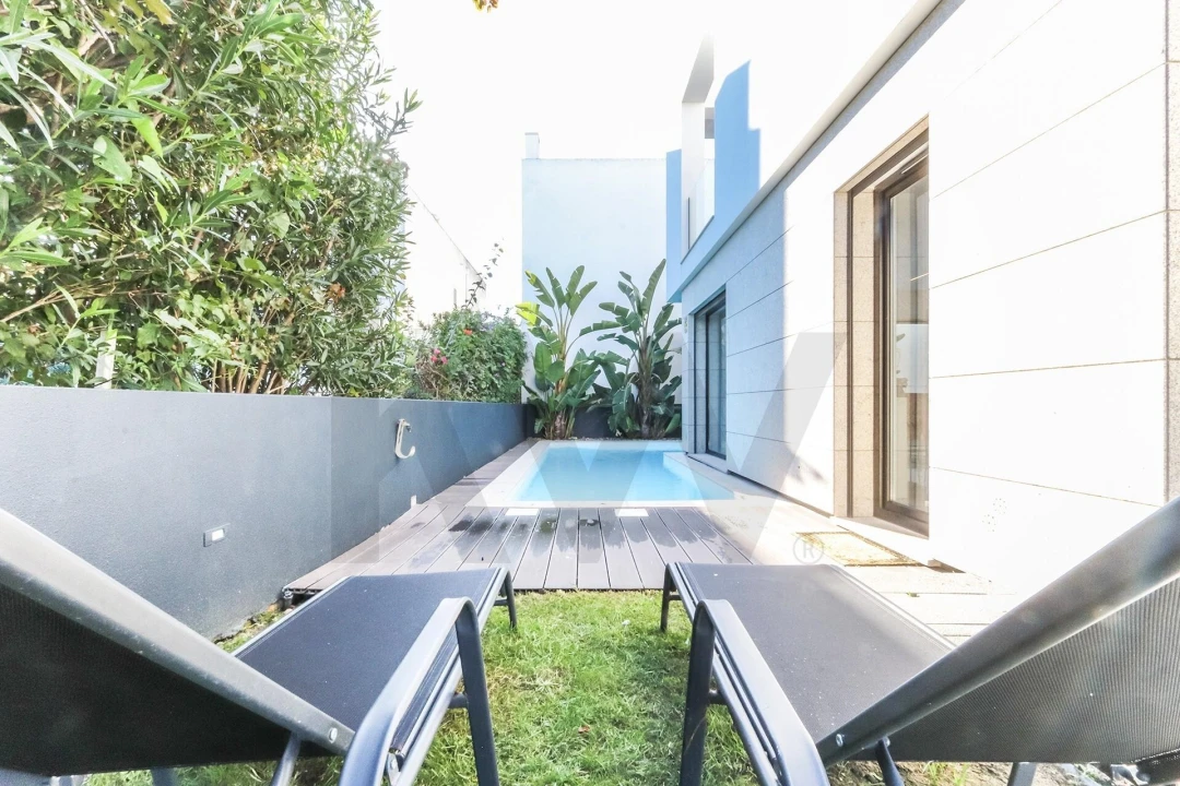 Moradia T4 para Arrendamento em Charneca de Caparica e Sobreda Foto 24