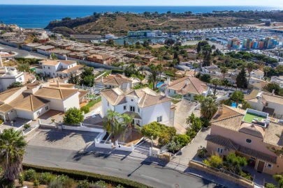 Moradia T4 para Venda em Albufeira e Olhos de Água