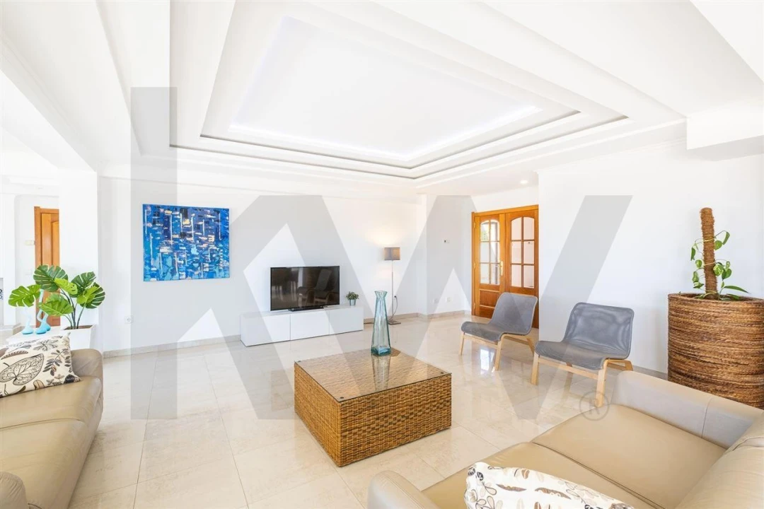 Moradia T4 para Venda em Albufeira e Olhos de Água Foto 8