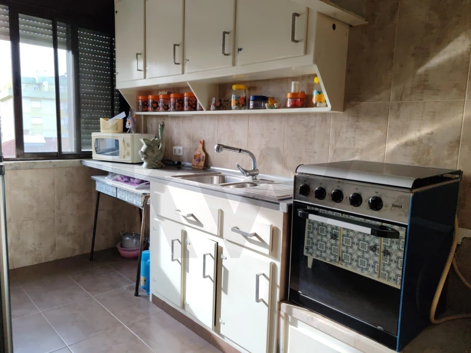 Apartamento T2 para Venda em Odivelas Foto 2