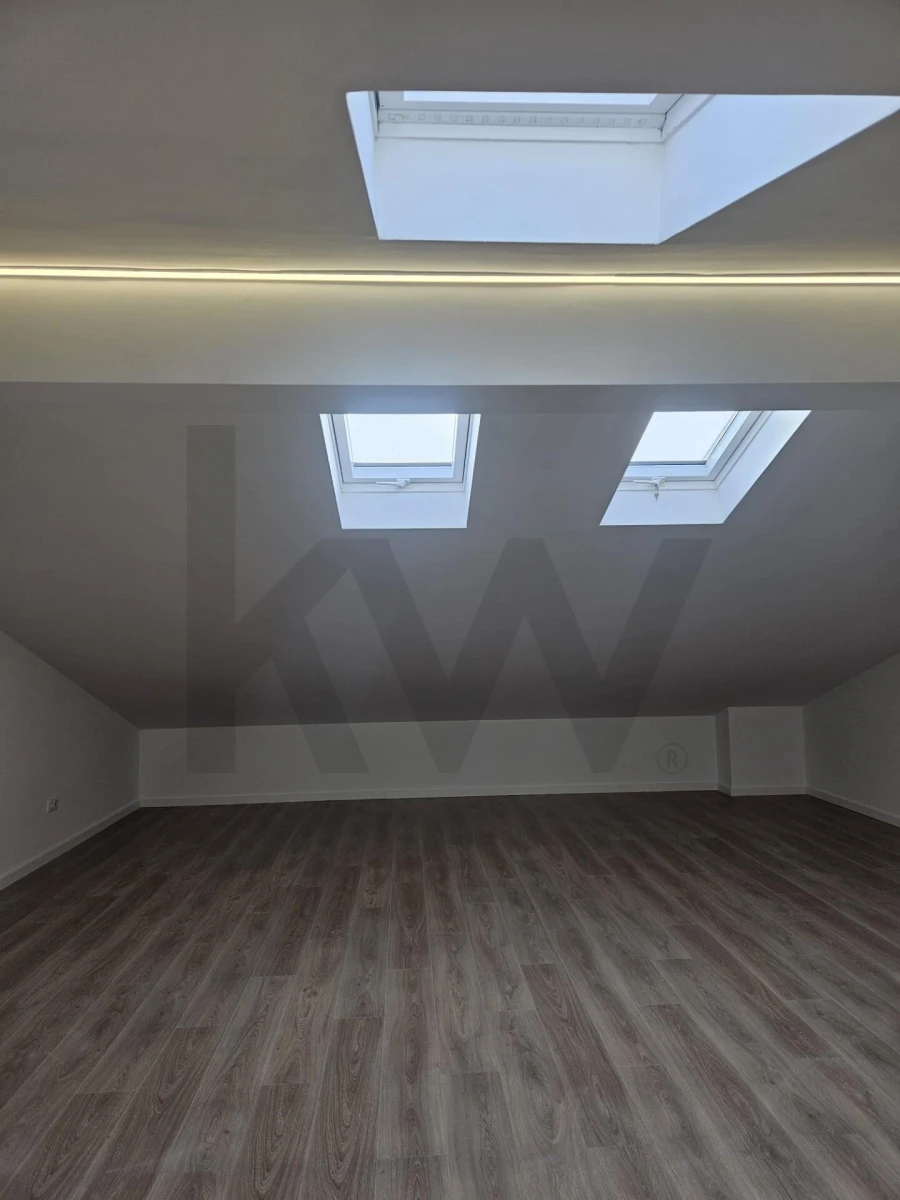 Moradia T3 para Arrendamento em São Domingos de Rana Foto 15