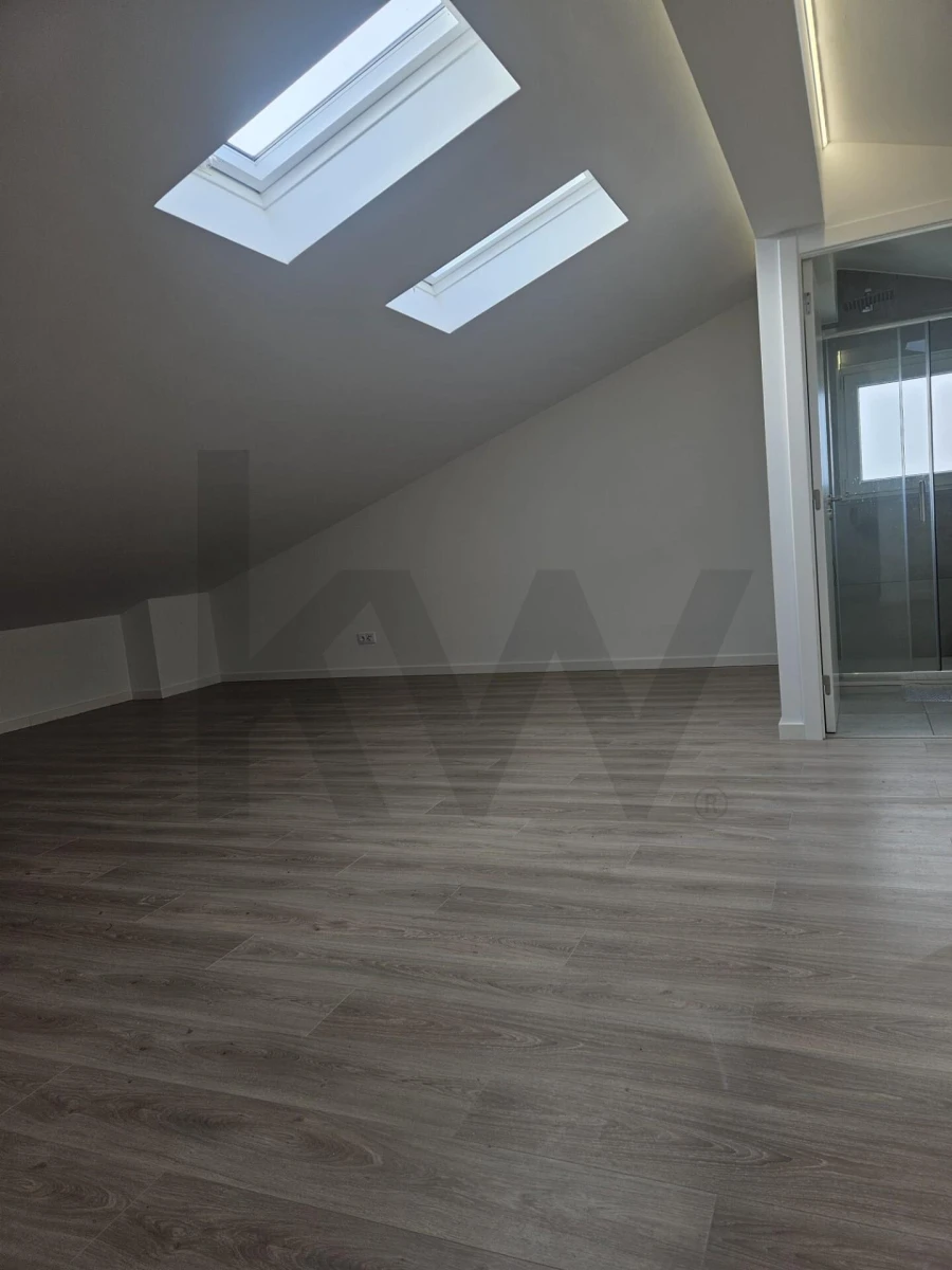 Moradia T3 para Arrendamento em São Domingos de Rana Foto 14