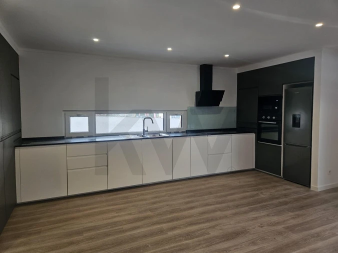 Moradia T3 para Arrendamento em São Domingos de Rana Foto 11