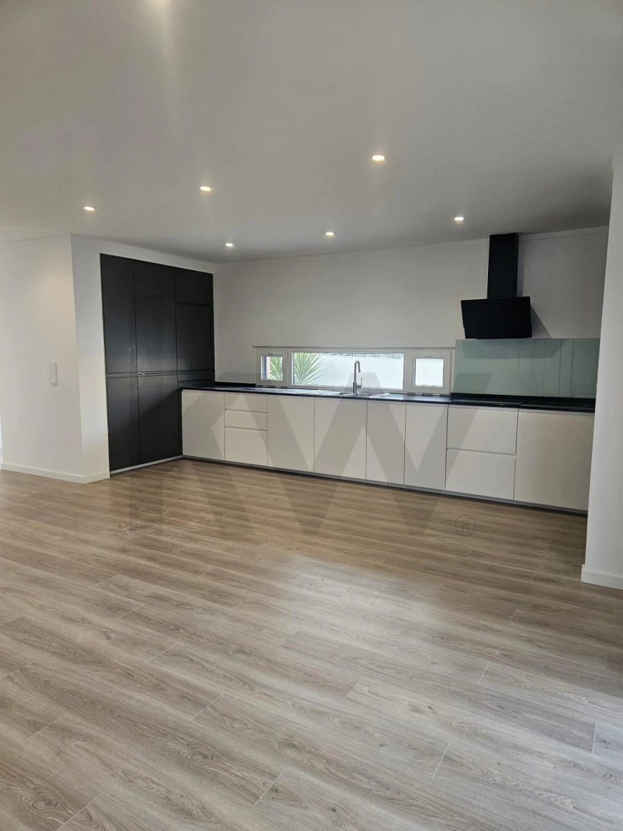 Moradia T3 para Arrendamento em São Domingos de Rana Foto 12