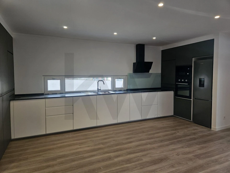 Moradia T3 para Arrendamento em São Domingos de Rana Foto 11