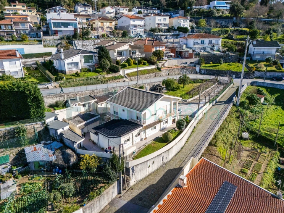 Moradia T4 para Venda em Costa Foto 4